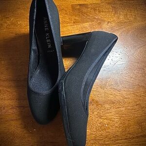 Anne Klein Women's Pump, Black featuring iFlex technology for flexibility